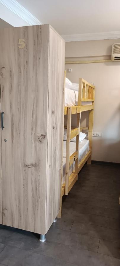 Armis Hostel Istanboel Buitenkant foto