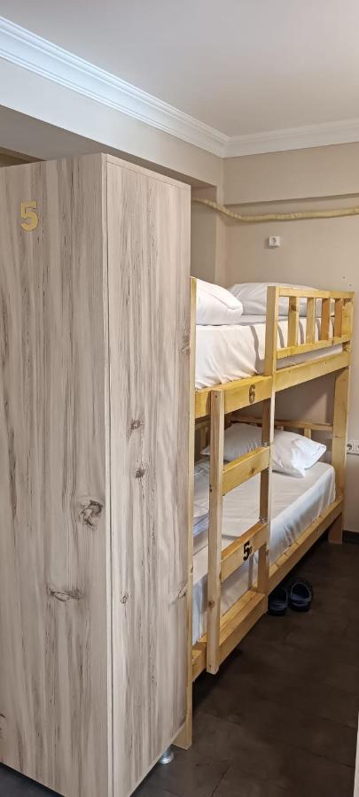Armis Hostel Istanboel Buitenkant foto
